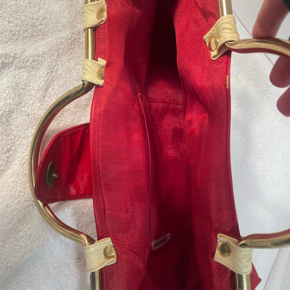 Vintage Made In Italy red/white leather handbag with gold-toned frame/handle - Picture 5 of 6